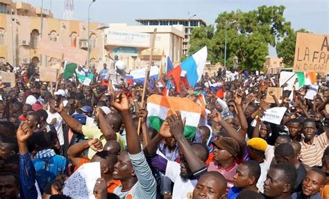 NIGER MANIFESTAZIONI CONTRO GLI AMERICANI I CINESI PAGANO 400