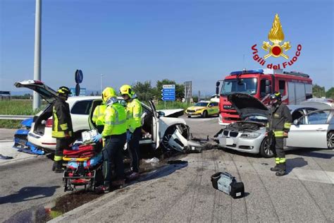 Schianto Tra Tre Auto Un Ricoverato Gardapost