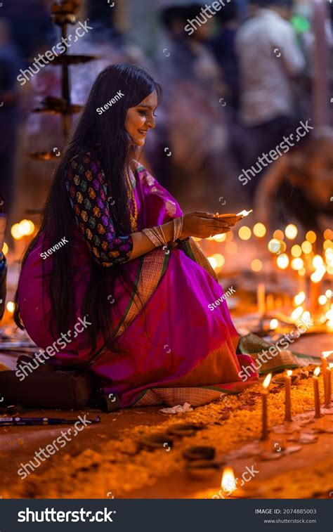 Dhaka Bangladesh November 14 2021 Hindu Stock Photo 2074885003