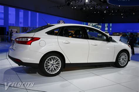 Тюнинг Ford Focus Sedan 2011, фото тюнинга Форд Фокус в кузове седан
