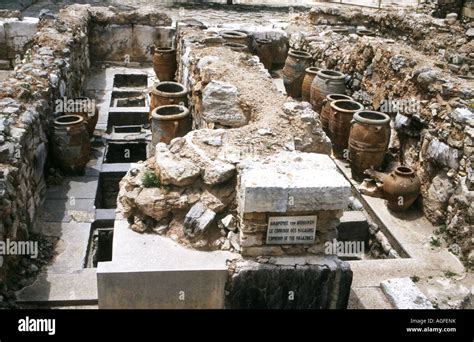 "Knossos" part of the ruins of the Palace of King Minos ,Crete Greece ...