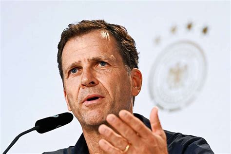 Wer ist Oliver Bierhoff Erklär s mir Badische Zeitung