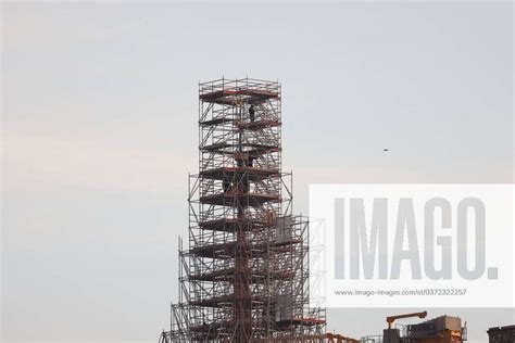 La Cath Drale Notre Dame De Paris Retrouve Sa Croix Au Sommet De Sa