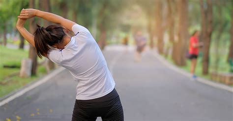 Qué es mejor estirar antes o después de hacer ejercicio