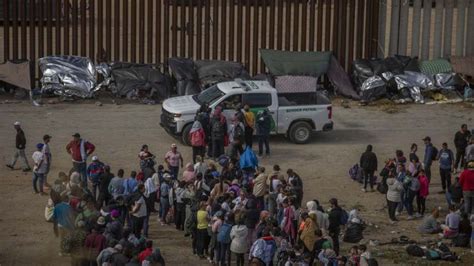 Miles De Migrantes Esperan El Fin Del T Tulo En Frontera M Xico Con