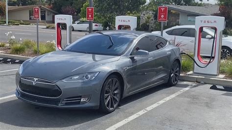 Tesla在美國召回逾200萬架裝有自動駕駛系統的電動車 Now 新聞