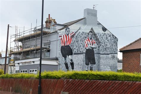 Stunning Mural Of Safc Legend Bobby Gurney Unveiled Sunderland Echo