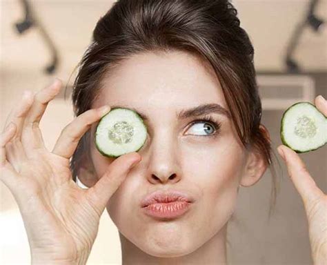 5 Homemade Cucumber Masks That Fight Puffy Eyes And Promotes Healthy ...