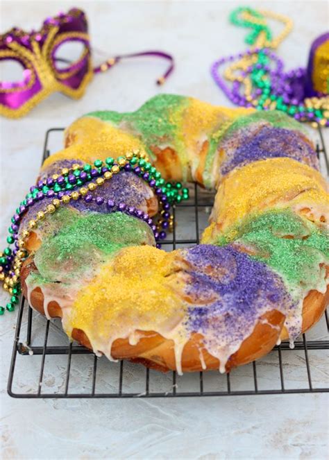 Traditional Mardi Gras King Cake Sprinkle Of This Recipe Mardi