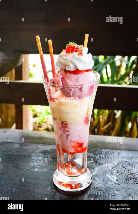 Ice Cream In A Glass Vanilla And Strawberry Ice Cream With Cracker