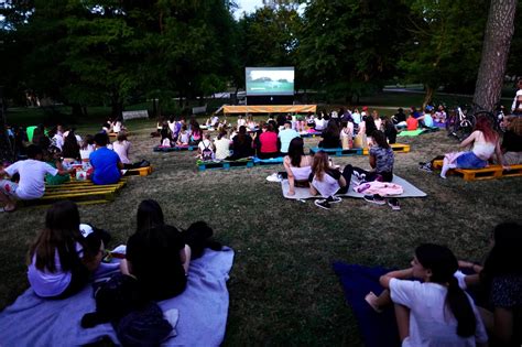 Foto Prvo Kino Pod Zvijezdama Privuklo Brojne Koprivni Ance U Gradski Park