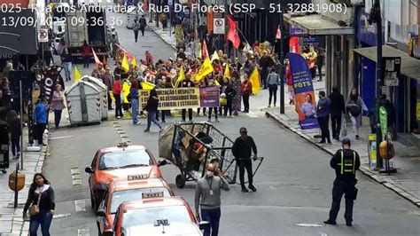 Manifestação bloqueia vias em Porto Alegre nesta terça dia 13