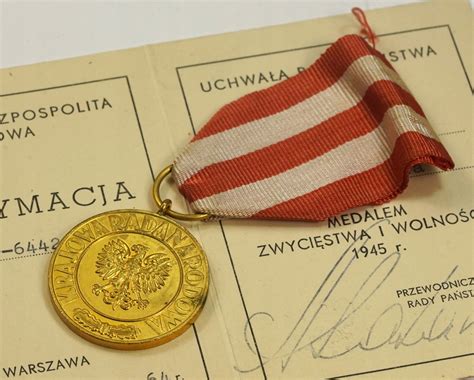 LWP PRL Medal Zwycięstwa i Wolności 1945 KRN Legit 13184136083