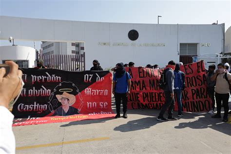 Normalistas De Ayotzinapa Realizan Mitin En Las Instalaciones Del PJF