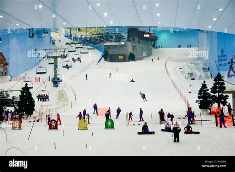 People ski-ing at Ski Dubai indoor ski slope In Dubai Stock Photo - Alamy