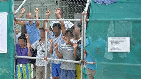 Australia to close controversial Manus Island refugee camp | CBC News