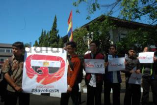 Unjuk Rasa Mahasiswa Ldk Di Depan Gedung Sate Datatempo