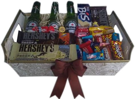 Cesta De Chocolate E Cerveja Heineken Imagem