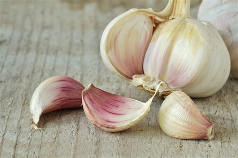 Eating Raw Garlic Is Good Here Are All The Benefits