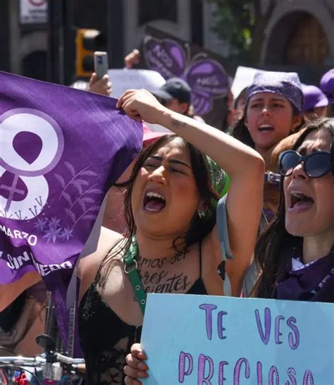 Marcha Feminista M En Cdmx Minuto A Minuto De La Marea Violeta