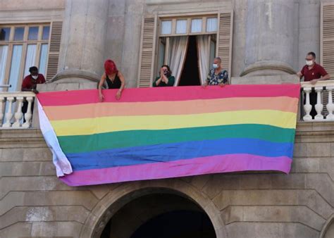 El Supremo avala la colocación de la bandera del arco de San Martín en