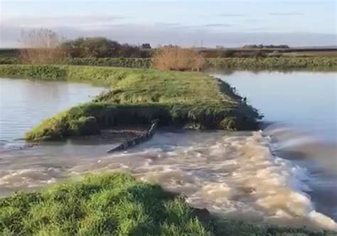 Britain Is Major Flood Alert Today With 115 Areas At Risk Daily Mail