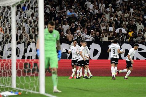 Corinthians 4x4 Grêmio é o jogo mais gols do Brasileirão 2023 veja