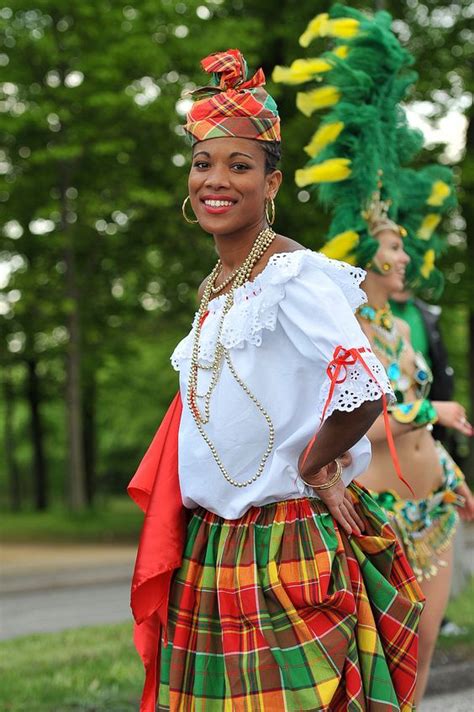 Guadeloupe Martinique Les Costumes Traditionnels Des Antilles