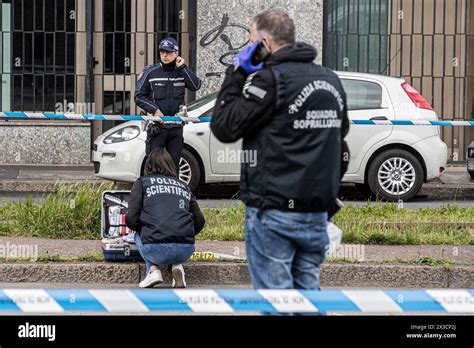 Milano Italia Th Apr Via Varsavia Sparatoria Ragazzo Di