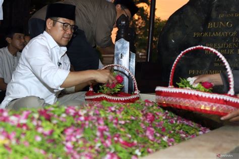 Cawapres Muhaimin Iskandar Berziarah Ke Makam Presiden Sukarno Antara