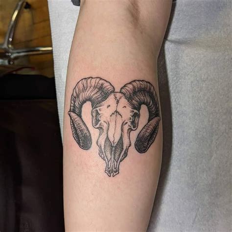 Stunning Ram Skull Tattoo Ideas Bull Skull Tattoos Skull Thigh