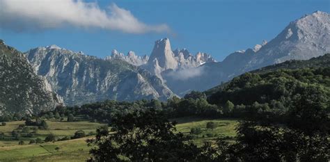 Naranjo de Bulnes, Spain (with Map & Photos)