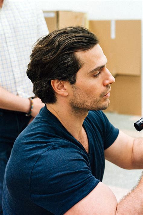 Henry Cavill | Wavy hair men, Mens hairstyles thick hair, Long hair ...