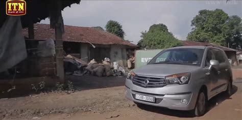 IMCDb Org SsangYong Rodius In Koombiyo 2017 2018