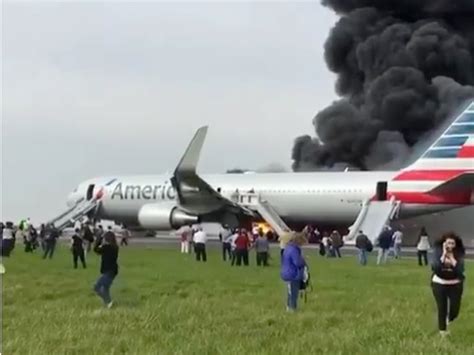 American Airlines Un Boeing Prend Feu Au D Collage Chicago