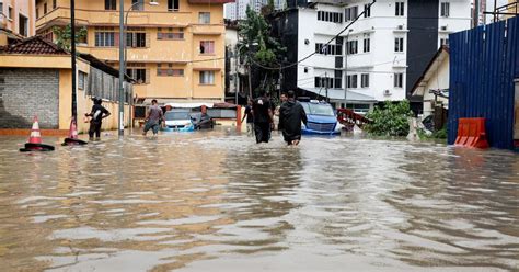 11 Jalan Utama KL Banjir DBKL Guna Pam Sedut Air Bertakung Demi