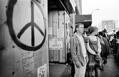 Photographer Captures the Beginnings of the Peace Movement in the '60s ...