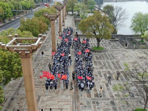 每年一次，松江这所学校的15公里红色教育徒步课已开展36年活动长征模拟