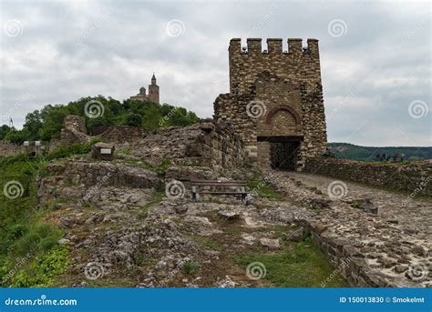 Porte D Entr E De Forteresse De Tsarevets Et D Glise De Patriarche Sur