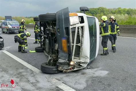 N Pkw Kleinbus Kollision Auf Der A In Fahrtrichtung Salzburg