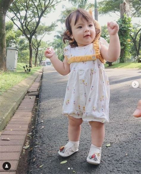 7 Potret Chloe Anak Asmirandah Rayakan Ultah Pertama Di Hari Natal