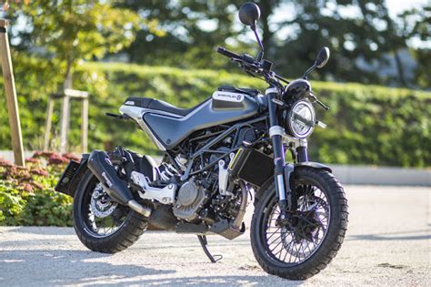 La Husqvarna Svartpilen Arrive Pour Le Plaisir Des Jeunes De Ans