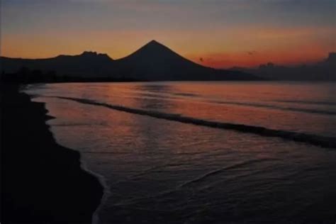 Menikmati Keindahan Surga Tersembunyi Di Pantai Mbolata Manggarai