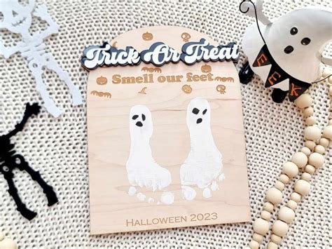 Halloween Footprint Sign Trick Or Treat Smell My Feet Babys First