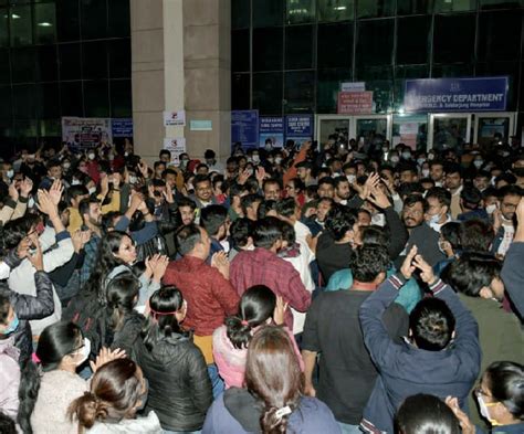 Delhi Resident Doctors Protesting To Expedite Neet Pg Counseling Call