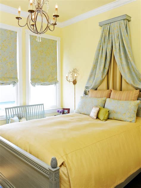 30 Beautiful Yellow Bedroom Design Ideas - Decoration Love