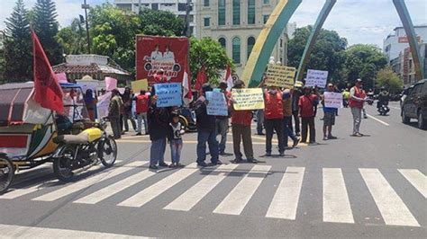 Tag Peremajaan Bentor Unjuk Rasa Ke Pemko Medan Penarik Becak