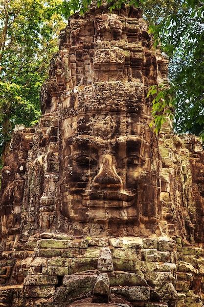 Premium Photo Victory Gate Of Angkor Thom