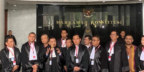 Tim Kuasa Hukum 02 Serahkan Hasil PHPU Pilpres Ke MK