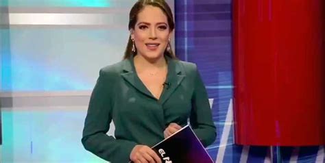 Periodista ecuatoriana se quebró en vivo al regresar al canal luego del